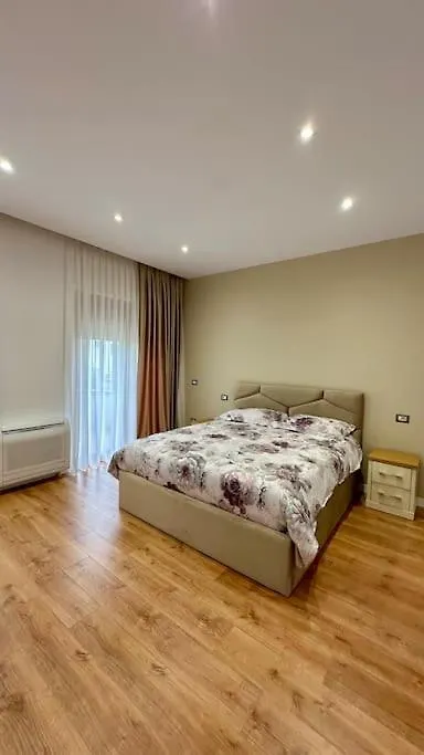 Vila Lufi Kamez Albânia